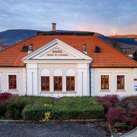 Magita Hotel Basko Esterno foto