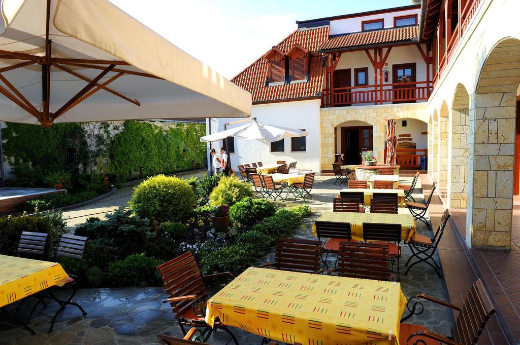 Magita Hotel Basko Esterno foto