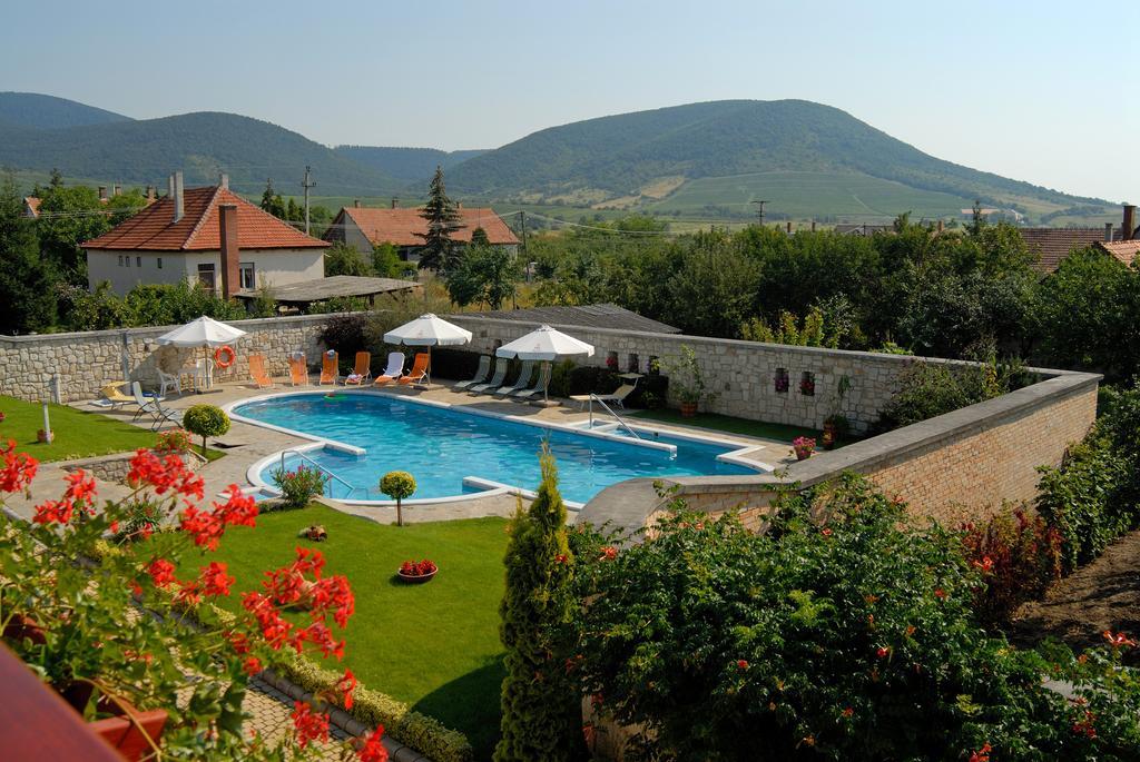 Magita Hotel Basko Esterno foto