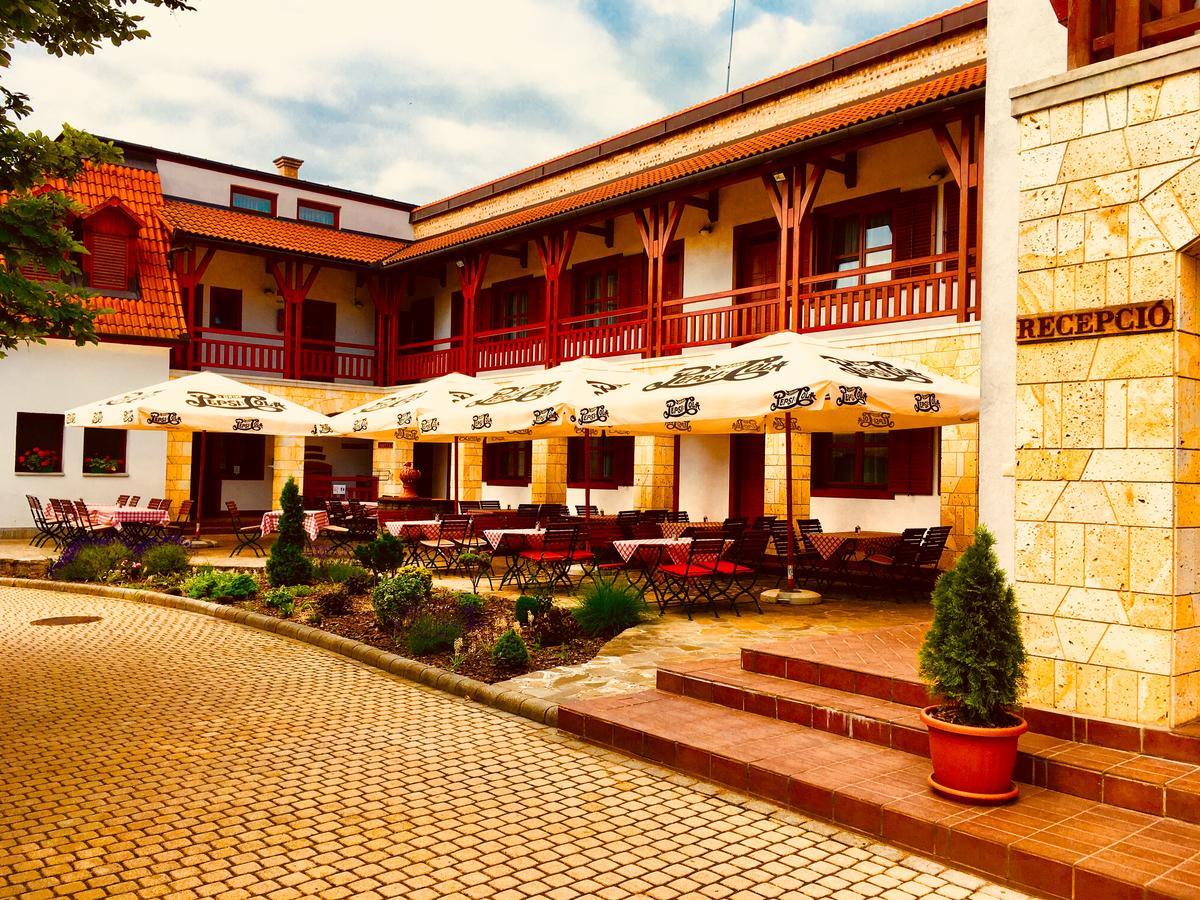 Magita Hotel Basko Esterno foto