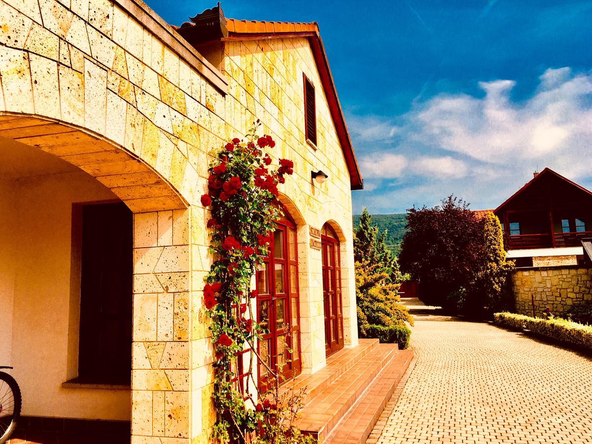 Magita Hotel Basko Esterno foto