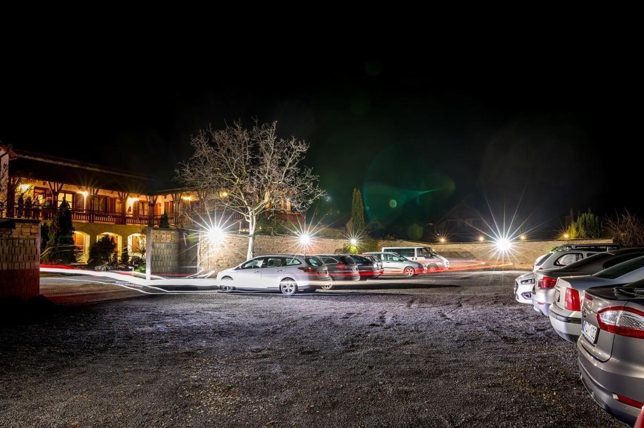 Magita Hotel Basko Esterno foto